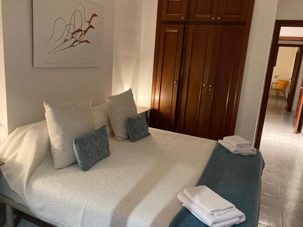 Appartamento Golden Bay Roses Esterno foto